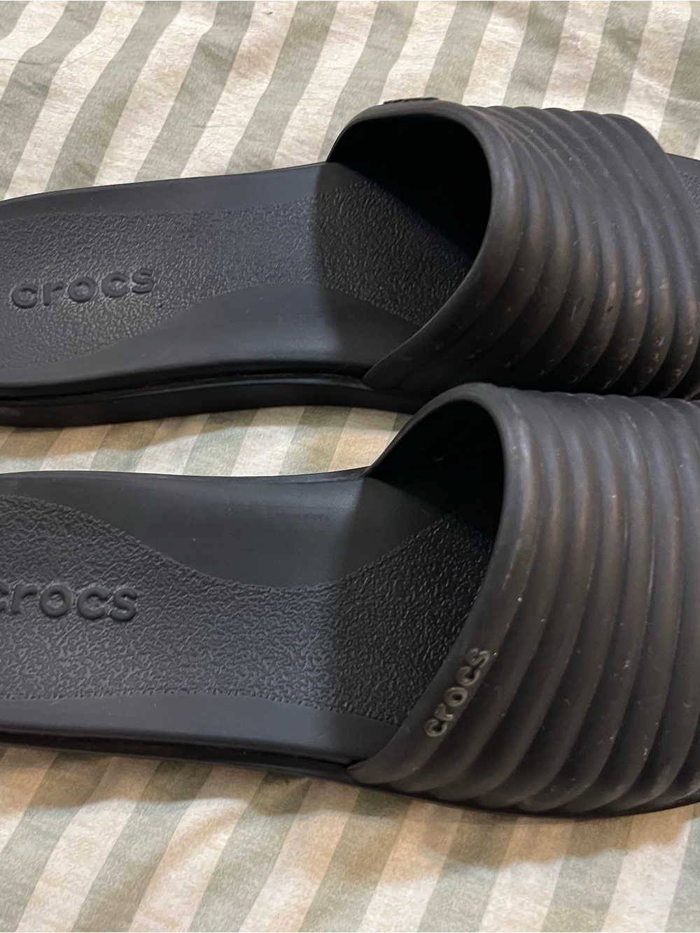 CROCS Black Ribbed Slide Sandals